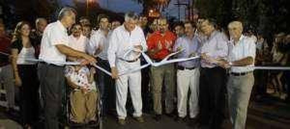 Repavimentan calle clave que une Capital y Rawson