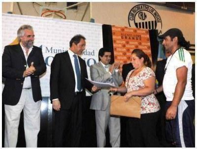 SCIOLI VISITO AL DISTRITO DE MORENO Y ANUNCIO LA CONSTRUCCION DE UNA UPA