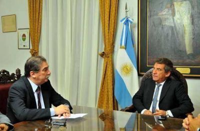  Urribarri y Orduna dialogaron sobre el dragado del r�o Uruguay