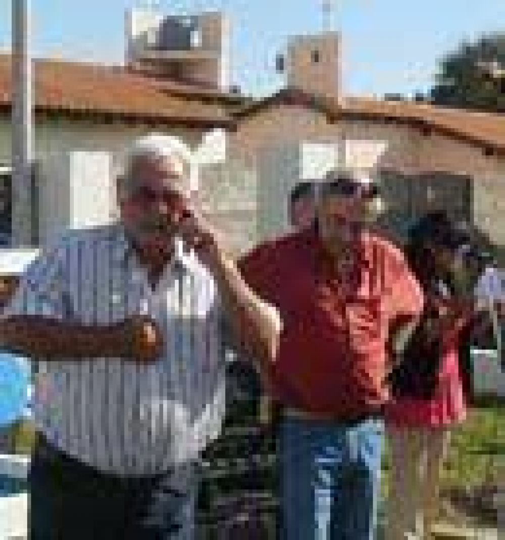 Obras P�blicas: Ya se firm� cordones cuneta y pavimento.