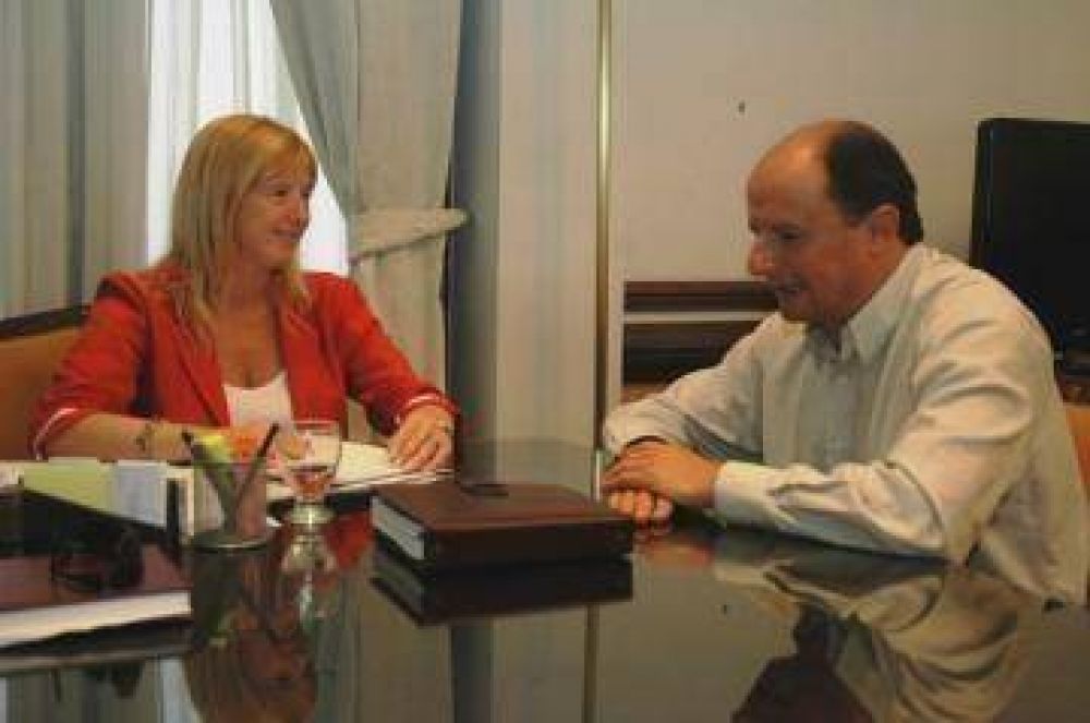 �lvarez Rodr�guez recibi� a Guacone