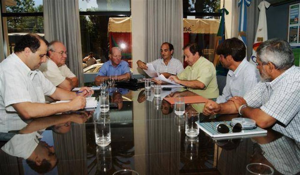 LUJ�N - REUNION DEL MUNICIPIO CON LA COOPERATIVA ELECTRICA