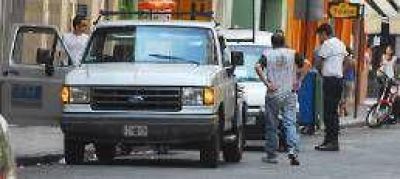 La prohibici�n del estacionamiento debut� con 25 veh�culos al corral�n 