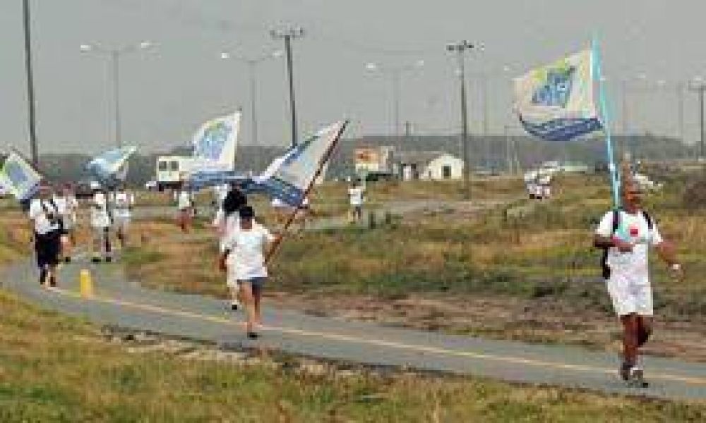 Llegaron los ambientalistas que caminaron por una ley nacional de costas