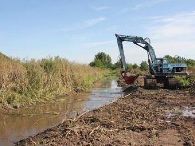 Est� en marcha el acondicionamiento del canal de desag�e del barrio Lambertuchi
