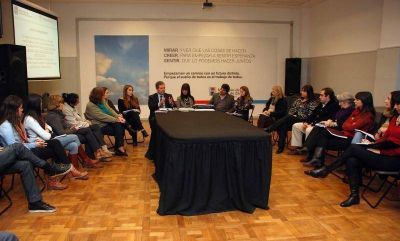 Capacitan a trabajadores para reforzar el sistema E Regulations