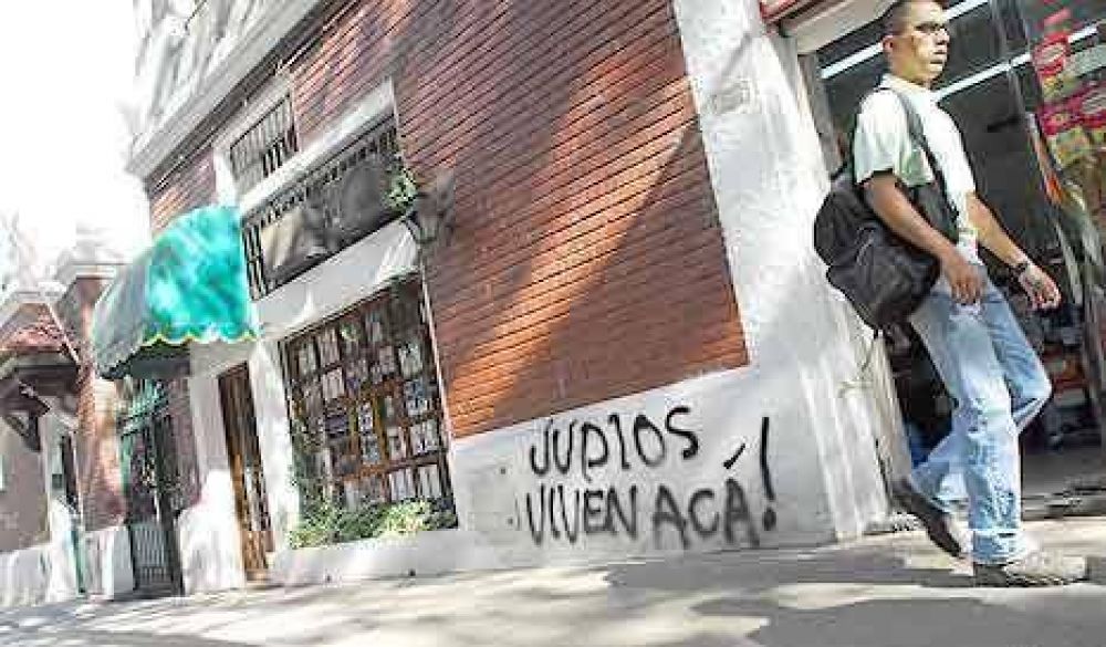 Odio estampado con aerosol: frases antisemitas en las calles porte�as