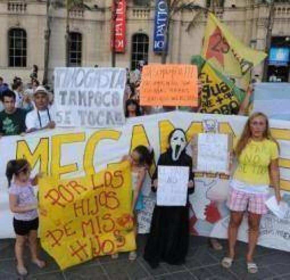 Ya llevan tres semanas las protestas contra la miner�a en Famatina