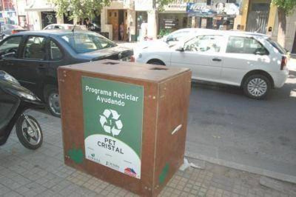 Reciclar ayudando y concientizar educando