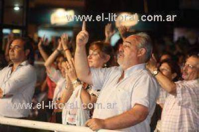 Acompa�amiento pol�tico como reconocimiento al festival