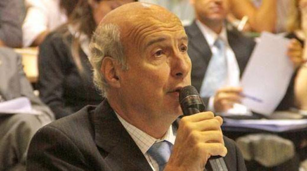 UCR calific� de �irresponsables� las declaraciones de D�mina sobre la gesti�n