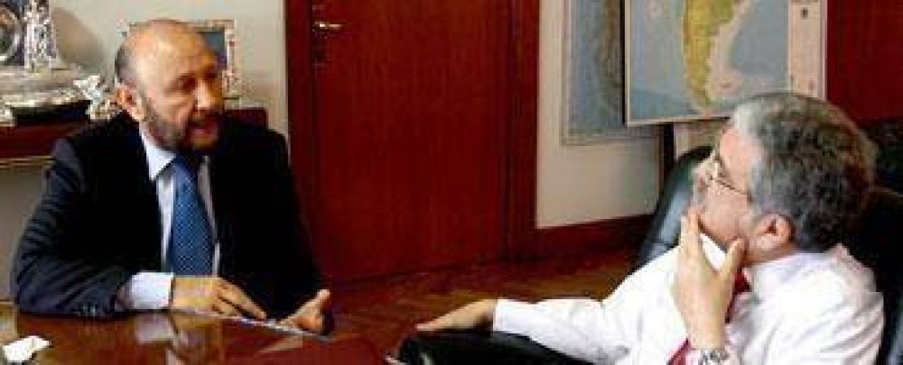 De Vido se reuni� ayer con el gobernador Insfr�n y el Embajador chileno