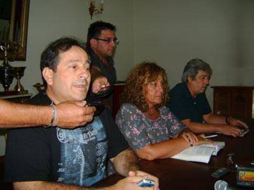 Repudian la agresi�n a un periodista y la actitud "xenof�bica" del intendente