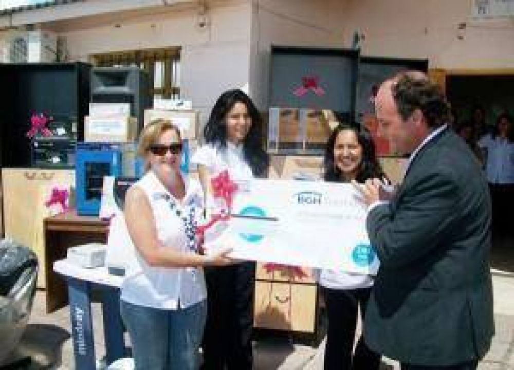 El hospital Monterrico recibi� equipamiento m�dico y administrativo