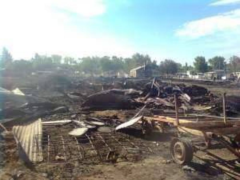 Feroz incendio en f�brica de calzado