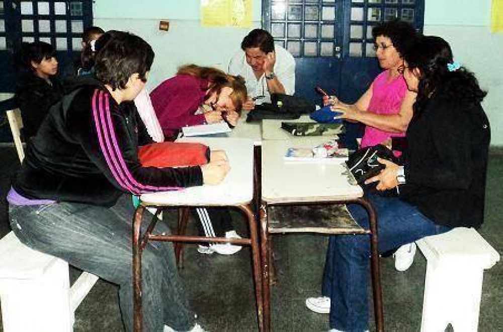 J�venes Del Envi�n Se Suman A La Colonia De Verano