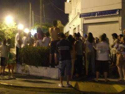 LOMAS: Vecinos reclamaron por falta de agua y baja presi�n