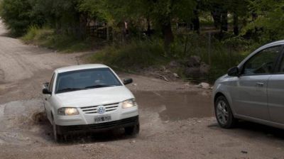 Reparan el camino Villa Berna-Los Reartes