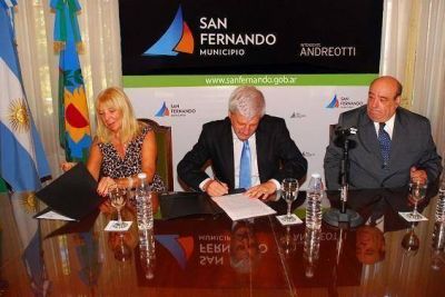 Luis Andreotti firm� un convenio de cooperaci�n con Missing Children
