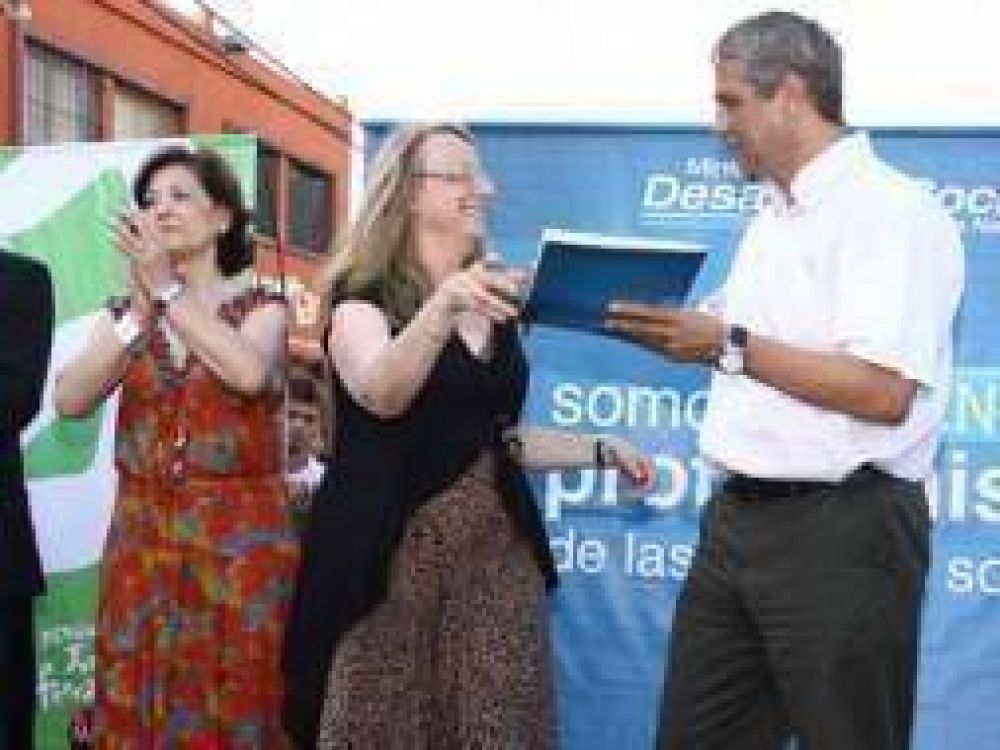 Alicia Kirchner y Ferraresi inauguraron pileta comunitaria