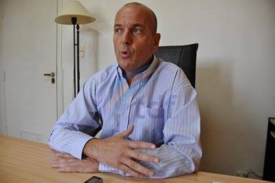 Guill�n anunci� que recorrer� los barrios para recibir consultas y reclamos