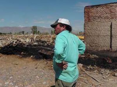 Incendian un dep�sito de madera en Rawson