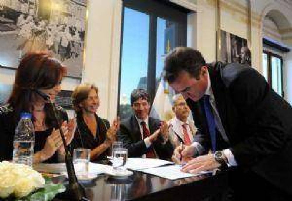 P�rez prometi� m�s "sinton�a fina" en Mendoza