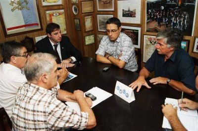 LUJ�N - EL DR. LUCIANI COORDINO CON EL JEFE DE BOMBEROS LA PUESTA EN MARCHA DEL PRODECOM