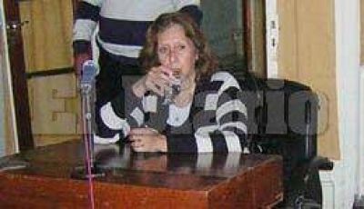 Ex ARI, dura contra Carri�: �Baj� a los barrios, nena�.