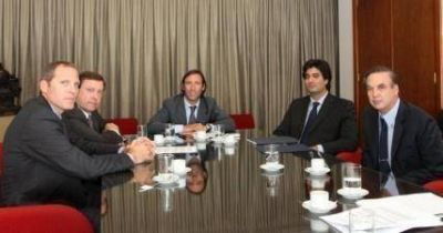 Gobernador y Econom�a de Naci�n analizaron impacto de cenizas