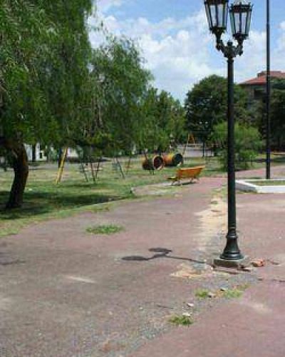 El jueves comienzan a construirse las veredas de Plaza Espa�a.