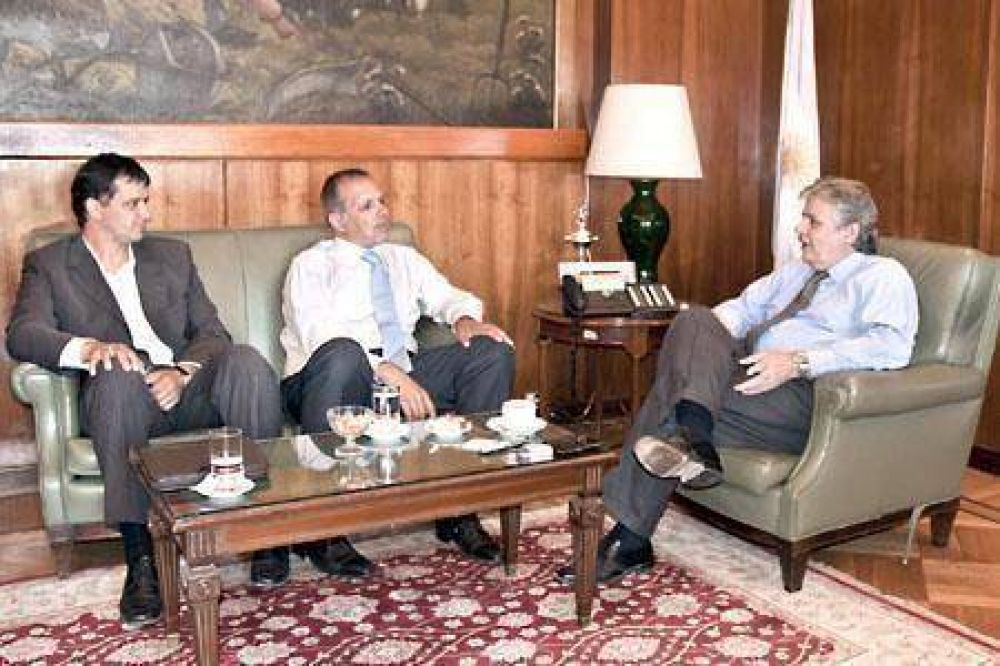 Presentaron a Schiavi la propuesta para una l�nea mar�tima de cabotaje