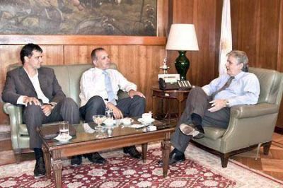 Presentaron a Schiavi la propuesta para una l�nea mar�tima de cabotaje