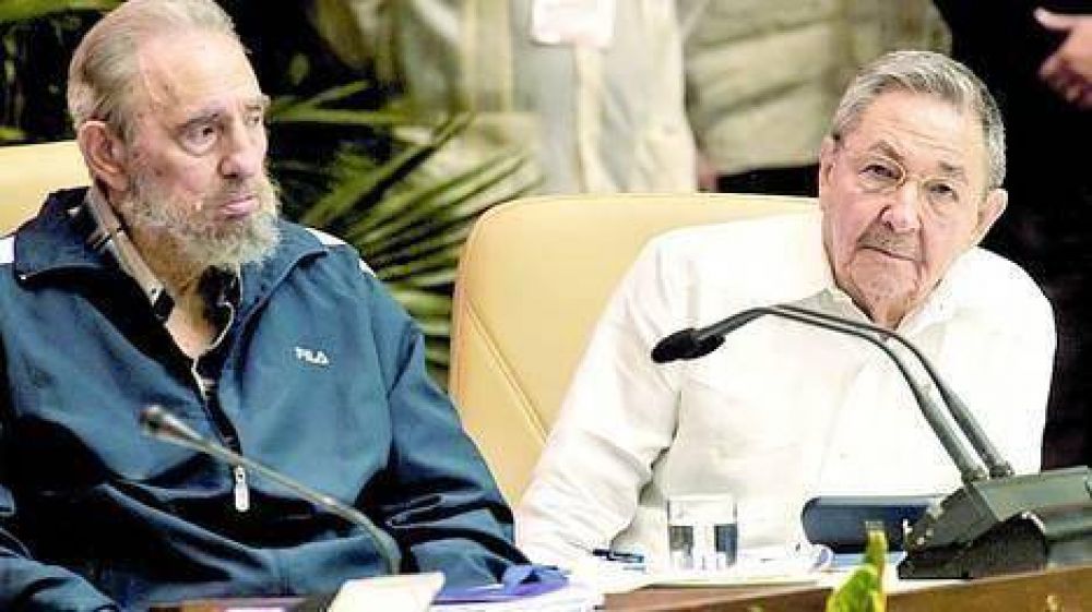 Cuba analiza limitar el tiempo para ejercer cargos en el poder