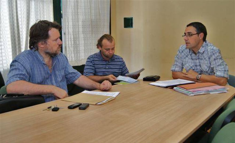 LUJ�N - EL SECRETARIO DE PRODUCCION SE REUNIO CON REPRESENTANTES DEL INTA Y DEL MV ACORDANDO LA CONTINUIDAD DE LOS PROYECTOS DE AGRICULTURA PERIURBANA