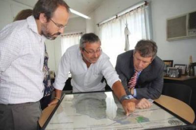 El ministro de Gobierno visiti� las Comunas 1 y 4