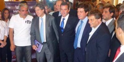Paco en modo nacional: prometi� visitar Santiago del Estero y elogi� a su gobernador