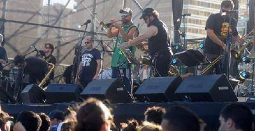 Festival musical en Playa Grande