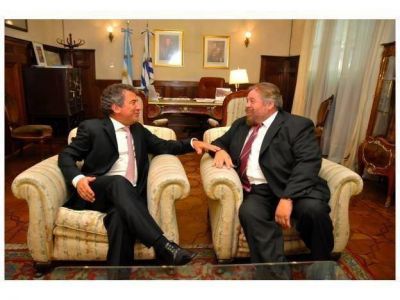 Urribarri se reuni� con Dovena y trataron puntos estrat�gicos entre la provincia y el Uruguay 