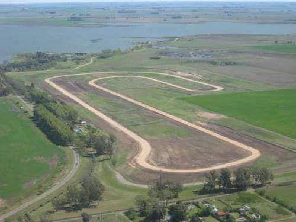 La empresa YPF S. A. provisionar� el cemento para realizar la pavimentaci�n del Aut�dromo Eusebio Marcilla.