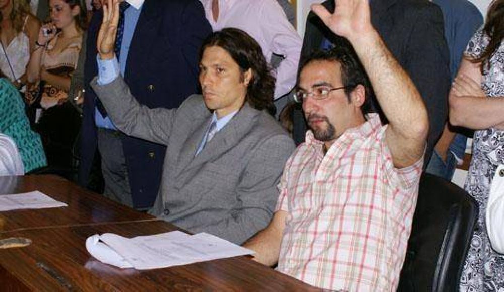 Ranieli se diferencia de los denarvaistas y se prueba el amarillo