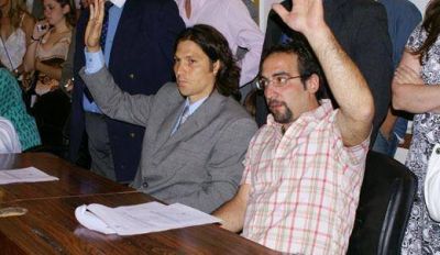 Ranieli se diferencia de los denarvaistas y se prueba el amarillo