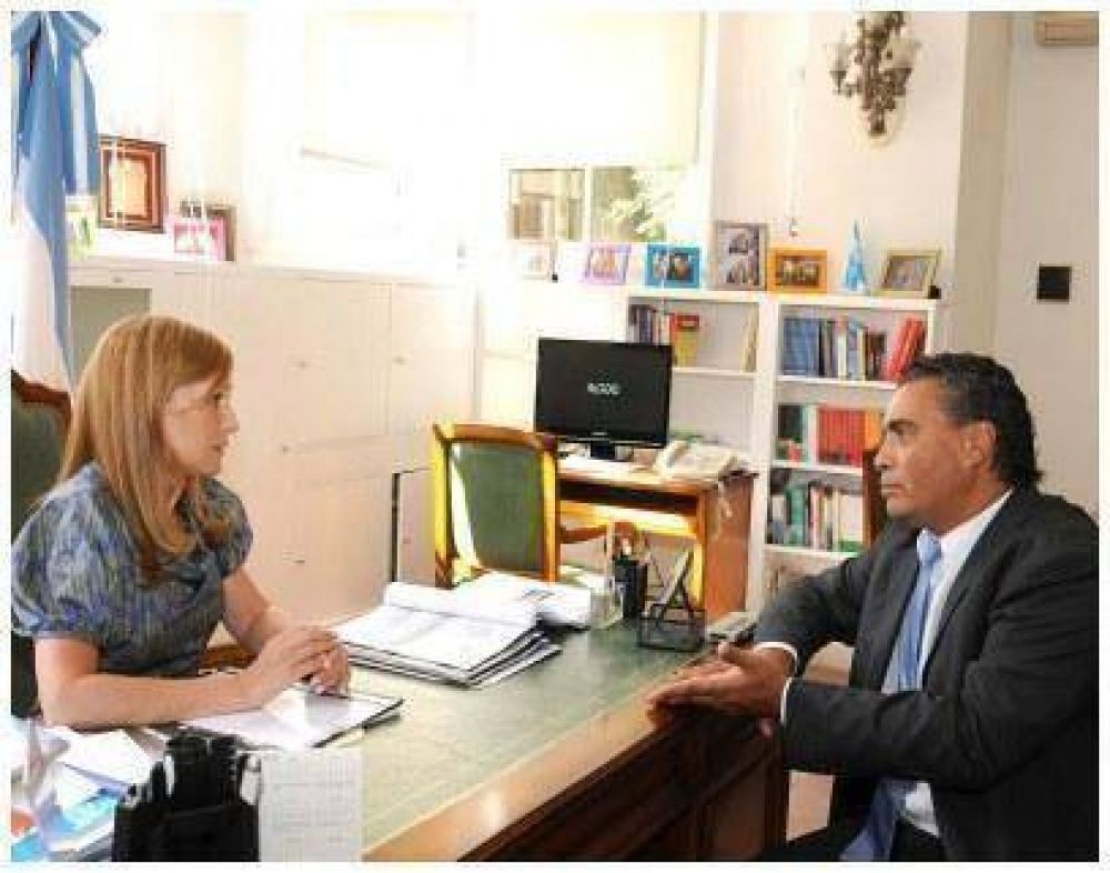 LA MINISTRA GVIRTZ RECIBIO AL INTENDENTE DE JOSE C. PAZ