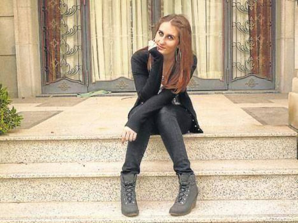 Candela Cabezas cumpli 15 y vive en Espaa con la mam