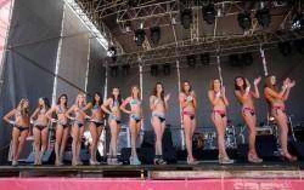 Las postulantes a �Reina Nacional del Mar� mostraron su belleza en Varese
