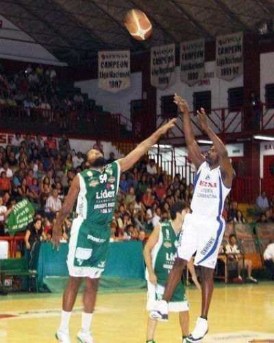 Regatas remo hasta el final pero Atenas se qued� con el triunfo