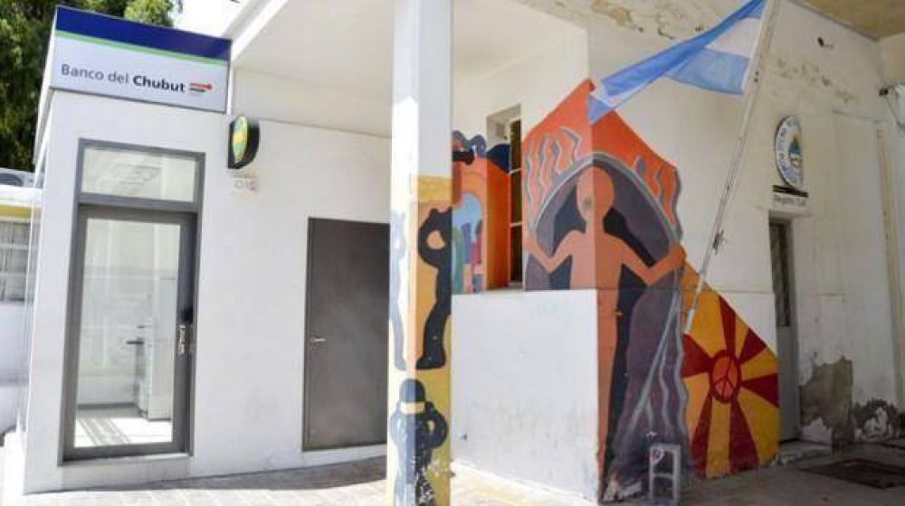 Boqueteros se alzan con $350 mil de un cajero del Banco Chubut