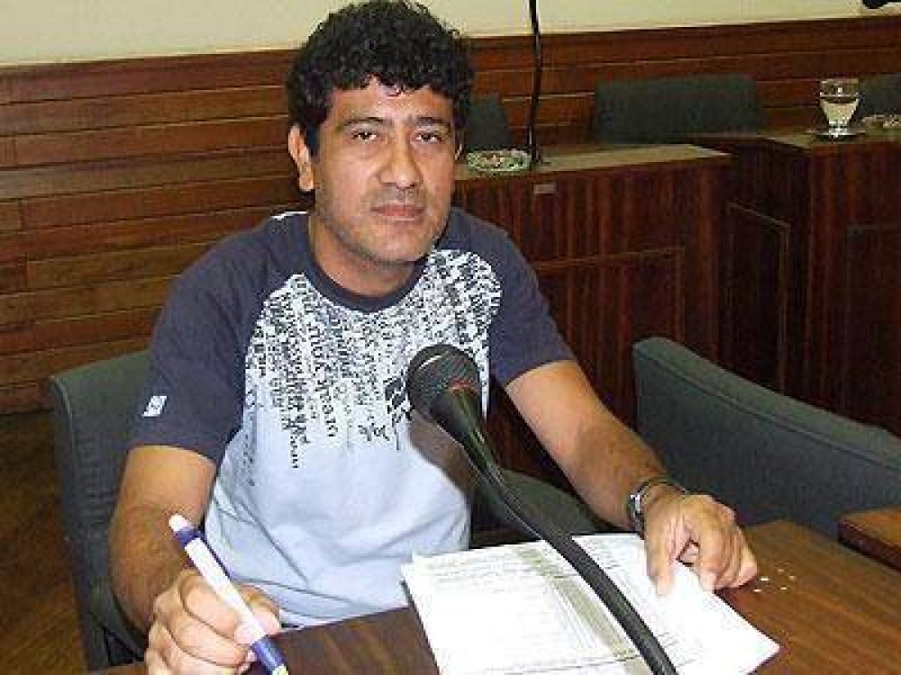 AVELLANEDA: Guti�rrez respald� la prohibici�n de la venta de mascotas en la feria