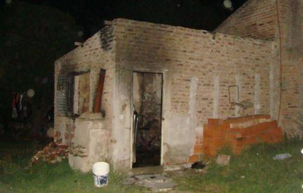  Una adolescente y su beba de un a�o murieron calcinadas en un incendio en Tres Arroyos