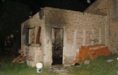  Una adolescente y su beba de un a�o murieron calcinadas en un incendio en Tres Arroyos